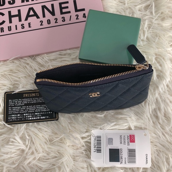 Chanel CLASSIC MINI POUCH (Free LA MER eye concentrate) - Picture 9 of 12